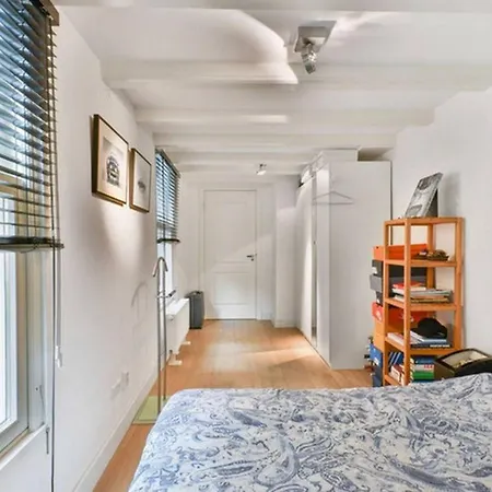 Beautifully Renovated Double Ground Floor House شقة