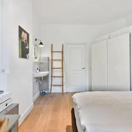 Beautifully Renovated Double Ground Floor House * أمستردام
