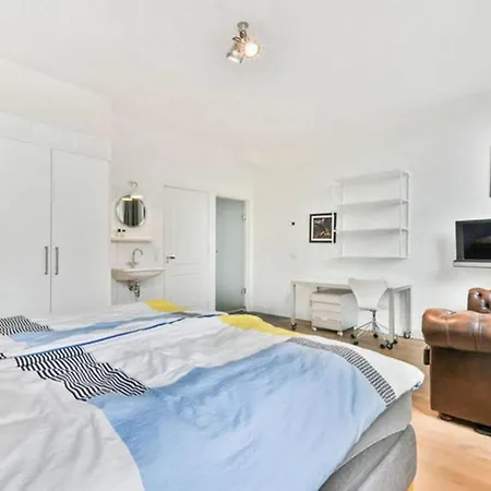 Beautifully Renovated Double Ground Floor House *